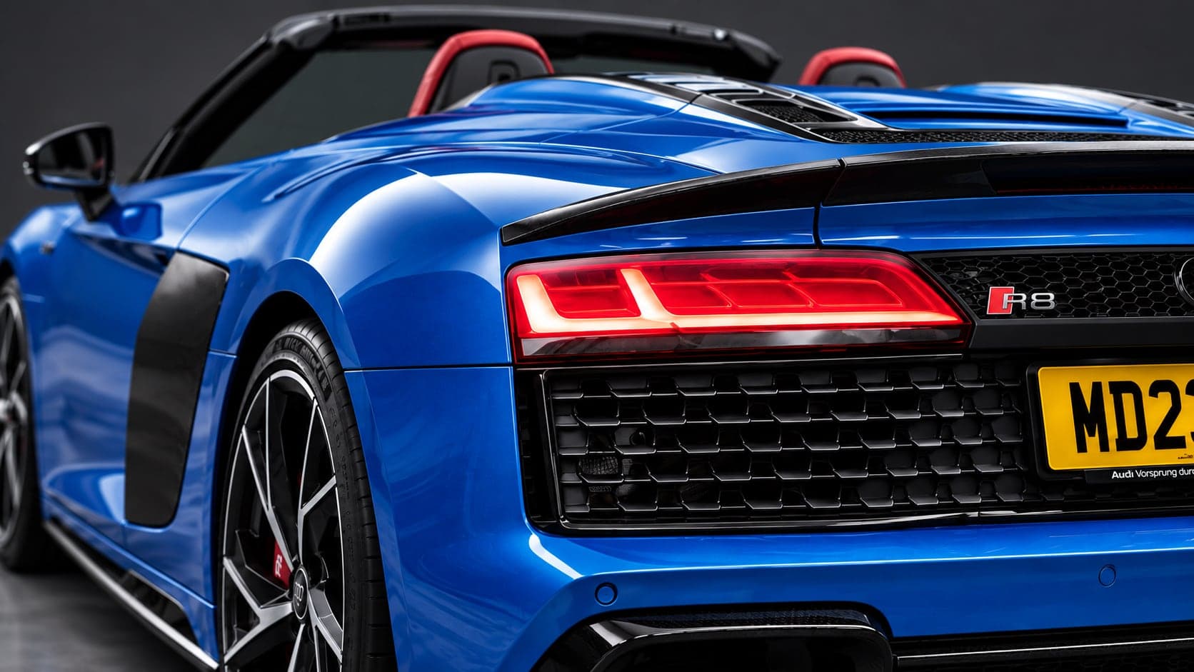 Audi R8 Spyder — rear light detail