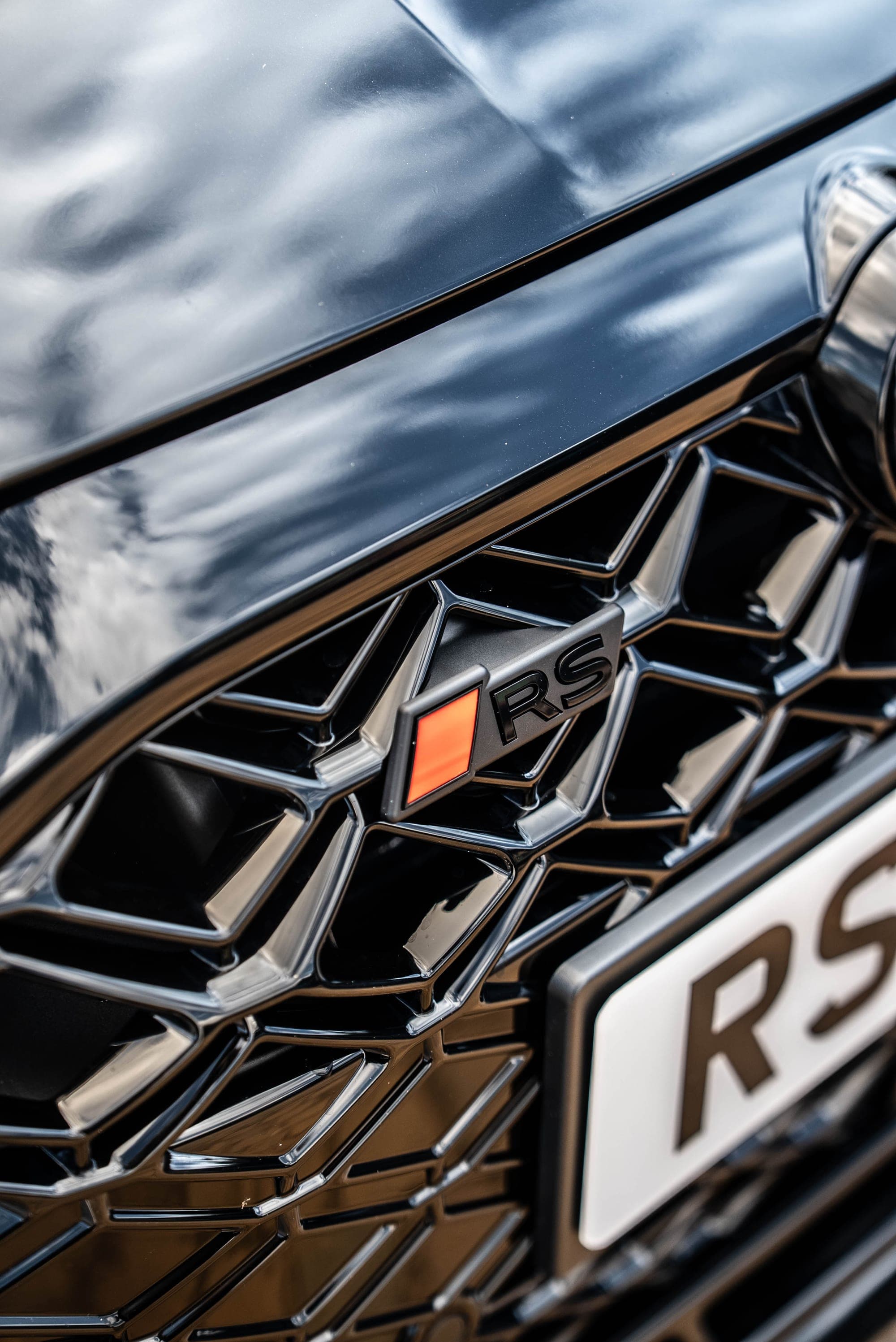 Audi RS3 gloss-black RS grille detail