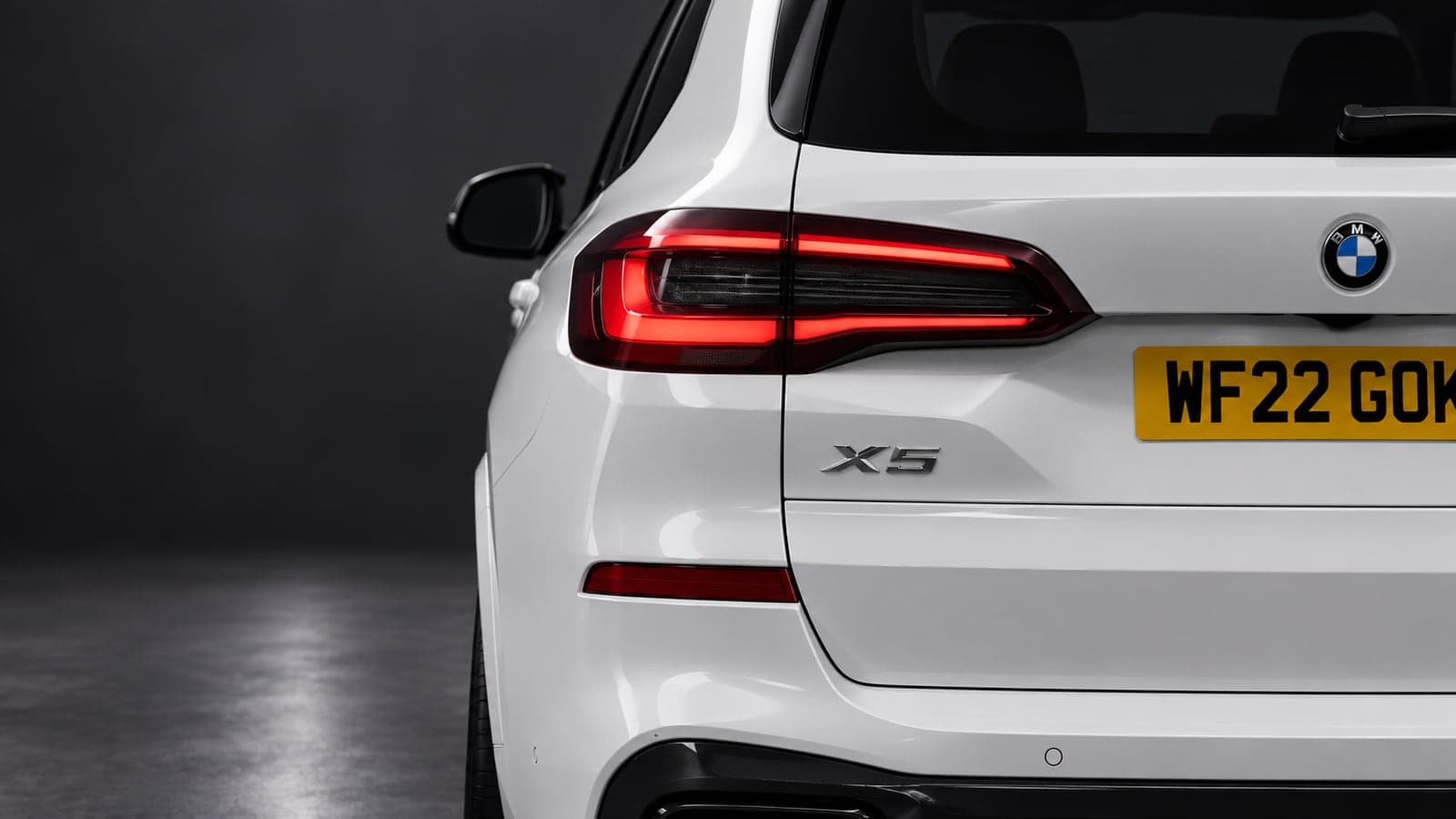 BMW X5 — rear light detail