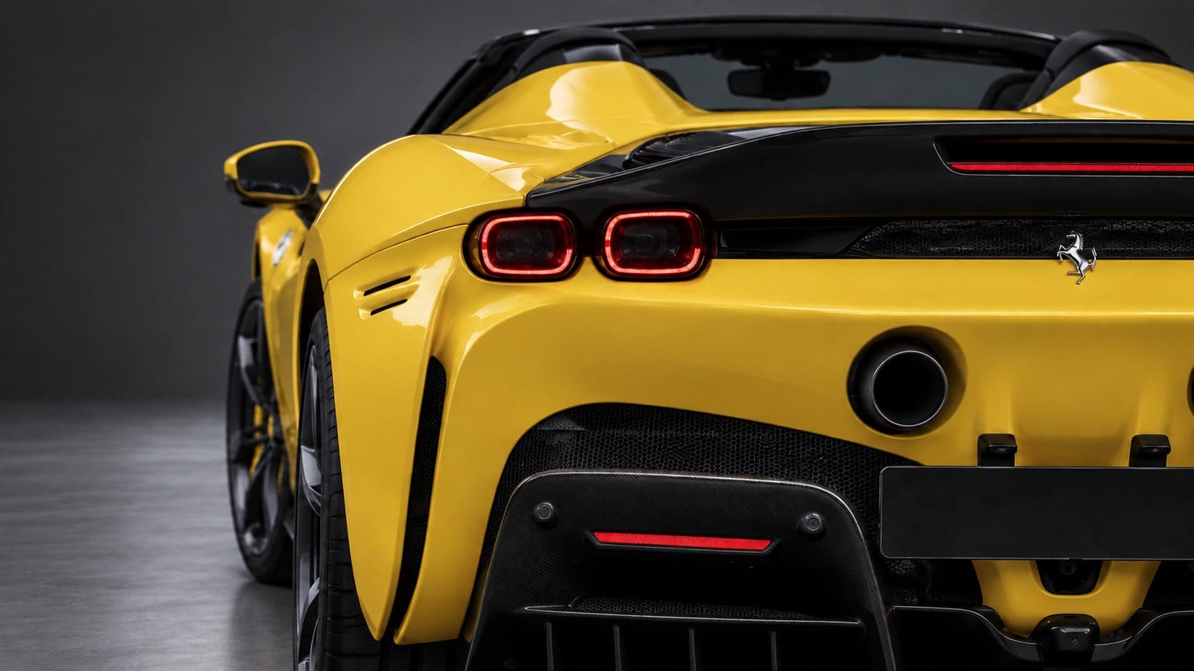 Ferrari SF90 Spider, rear light detail