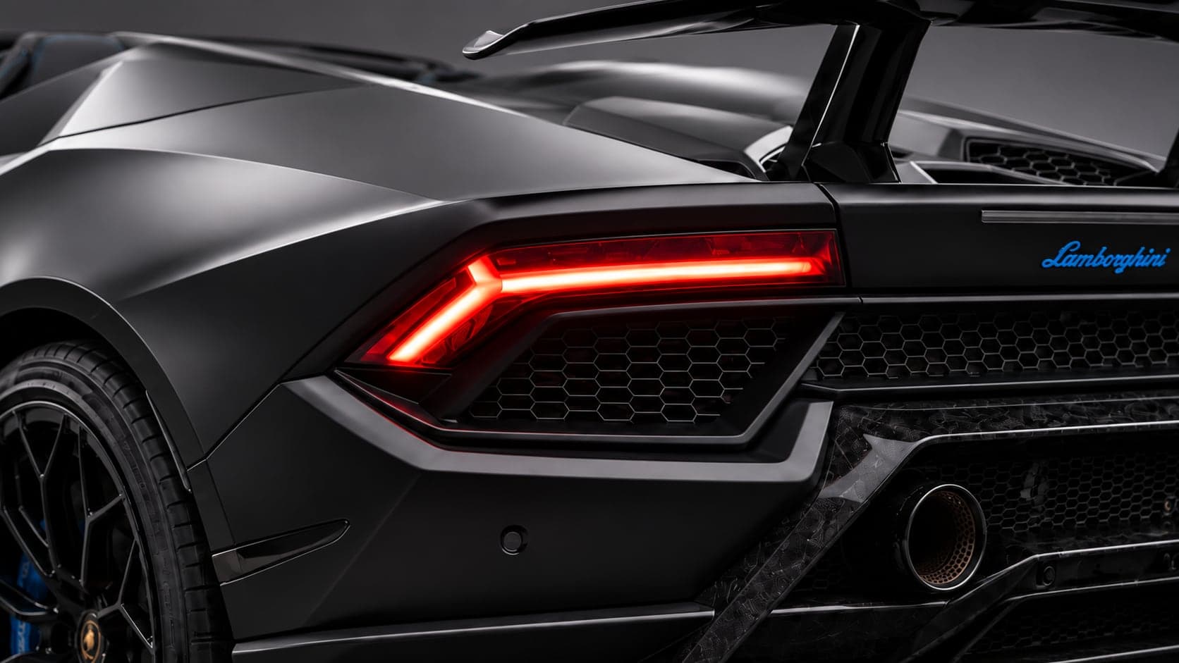Lamborghini Huracán Performante Spyder — rear light detail