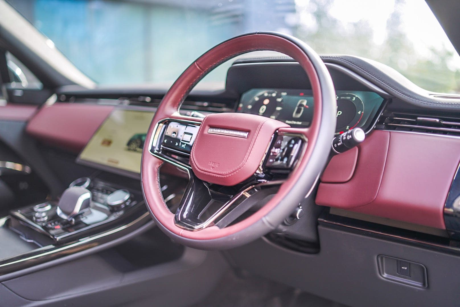 Range Rover Sport steering wheel and digital cockpit