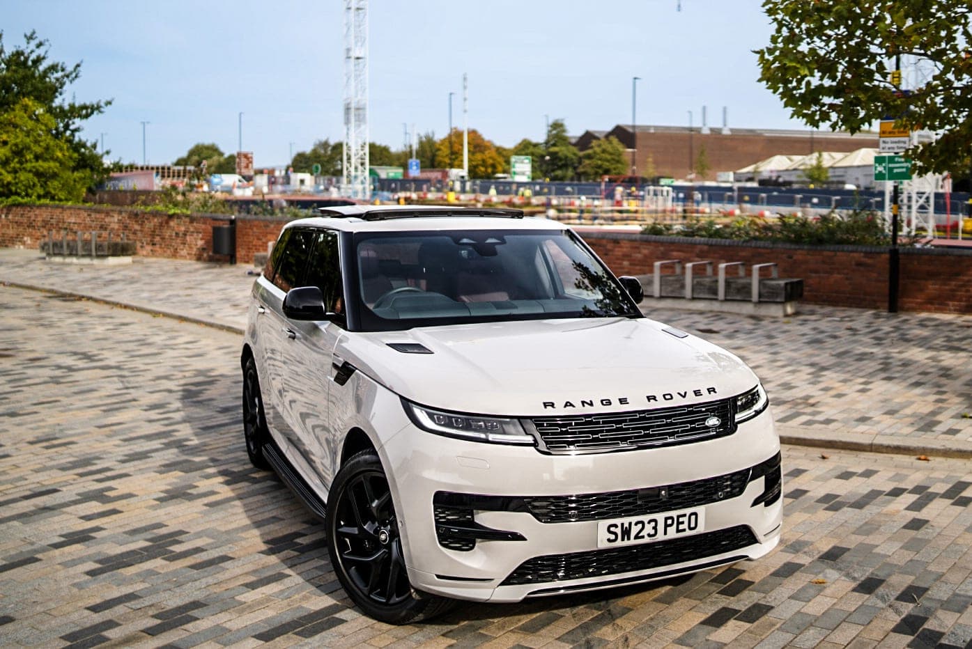 Front of the white Range Rover Sport