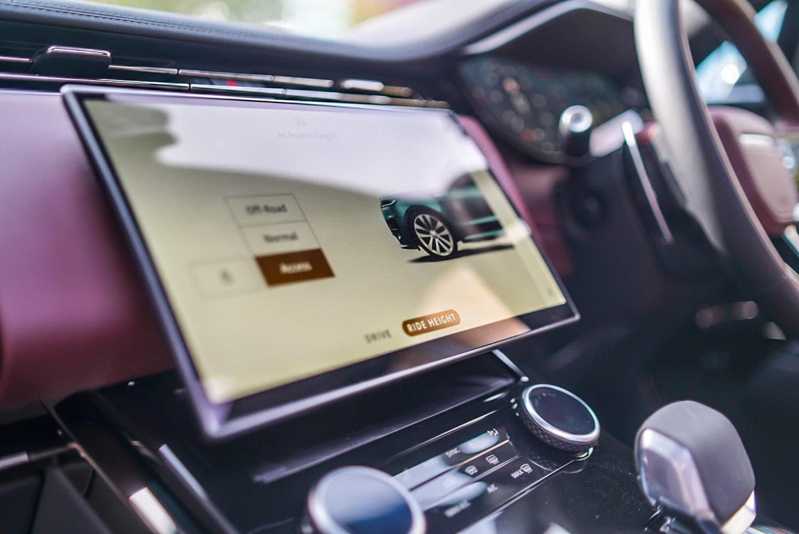 Range Rover Sport curved infotainment display