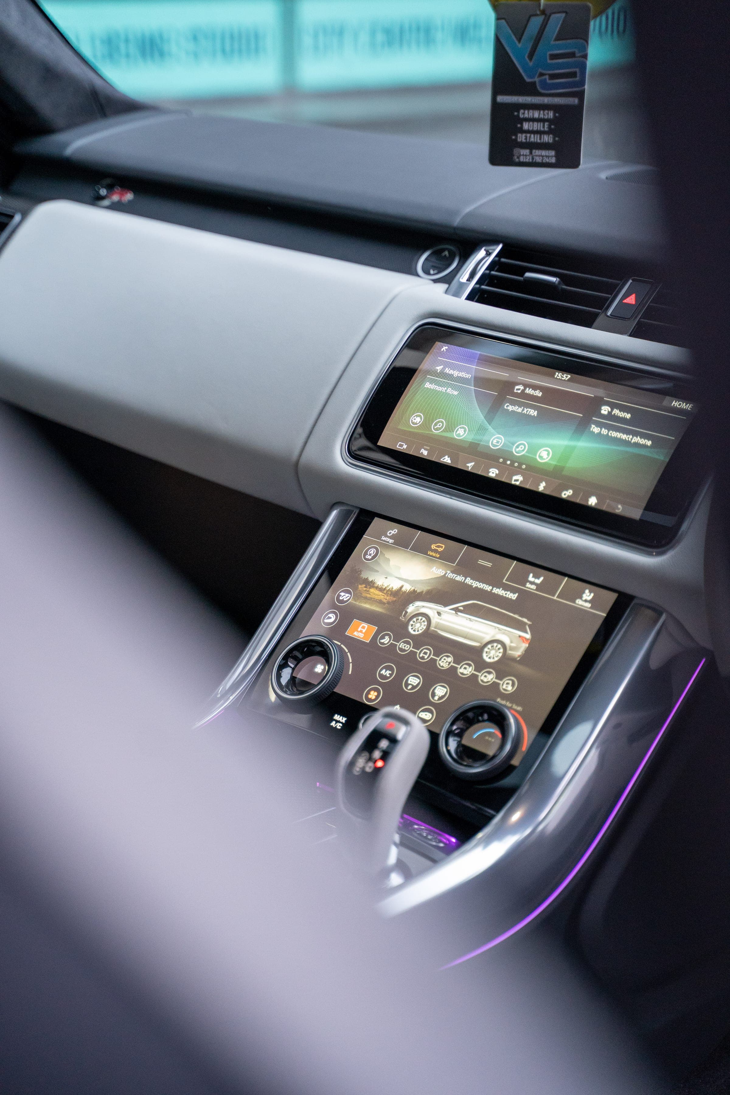 Range Rover Sport SVR centre console
