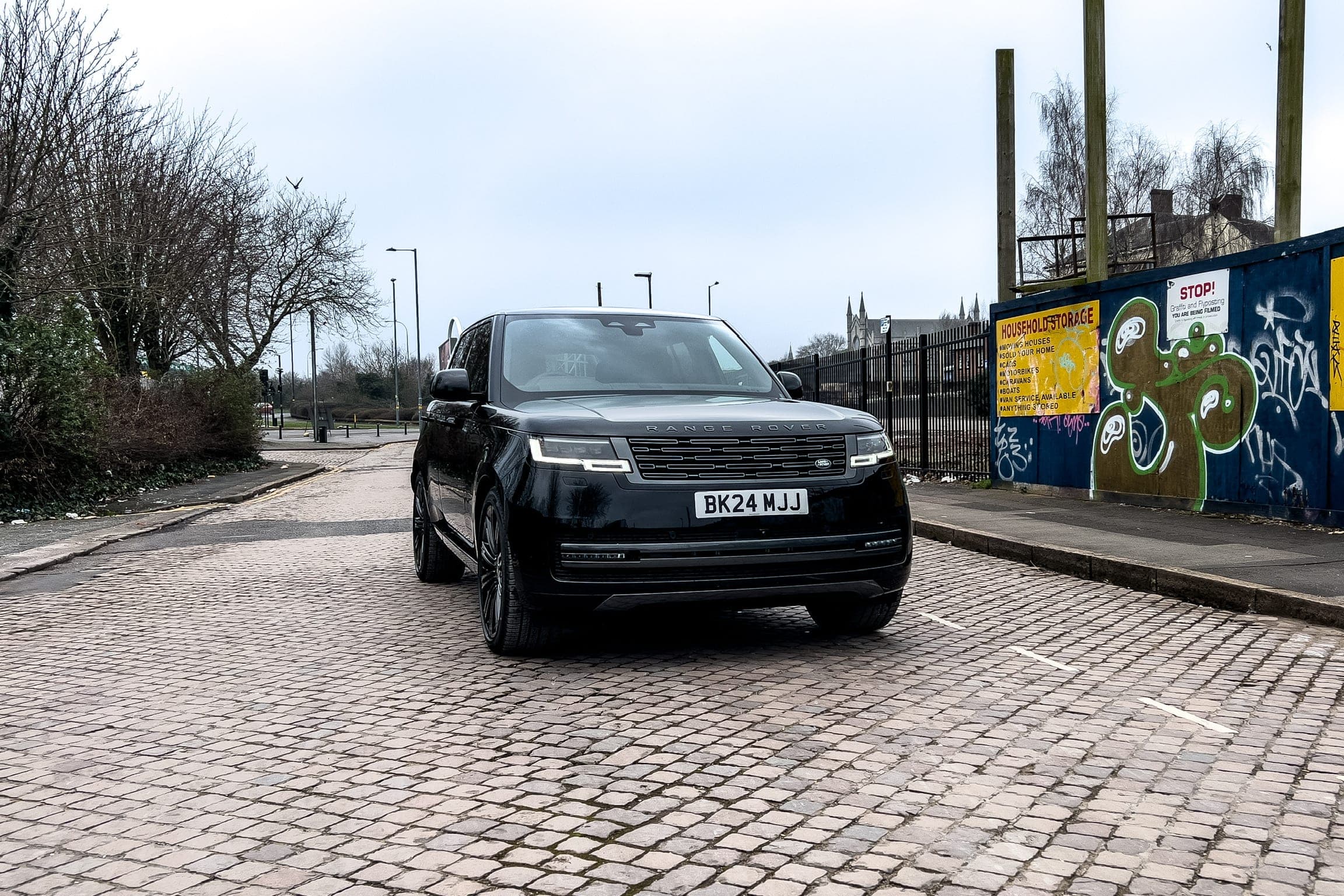Front of the black 2024 Range Rover Vogue