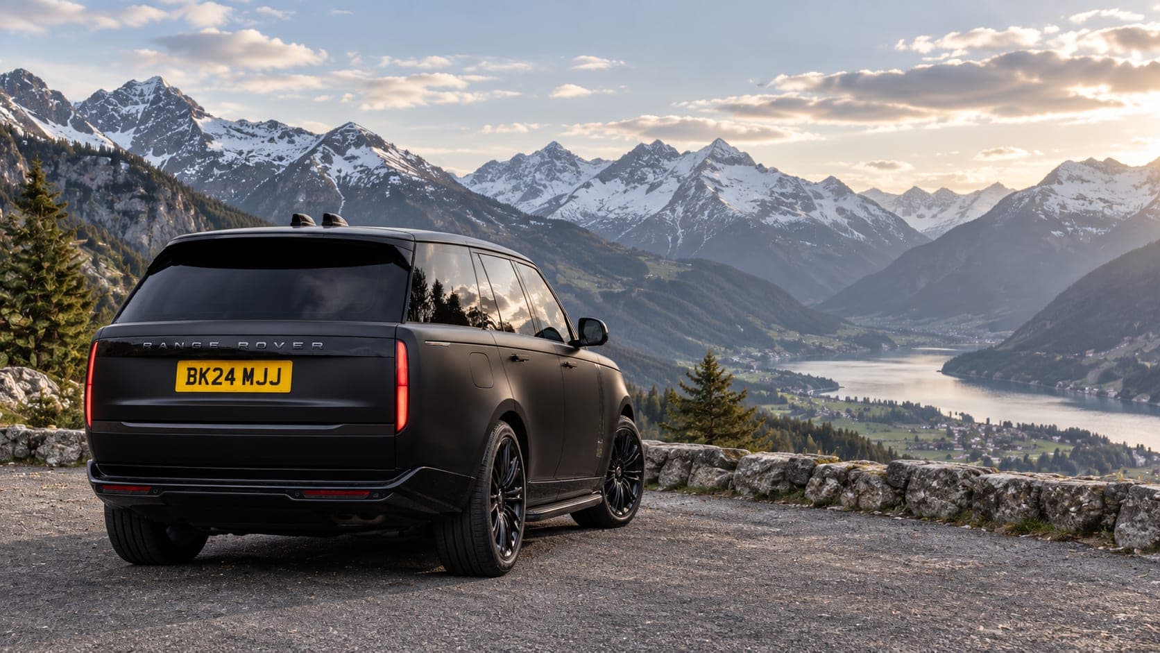 Range Rover Vogue in the mountains