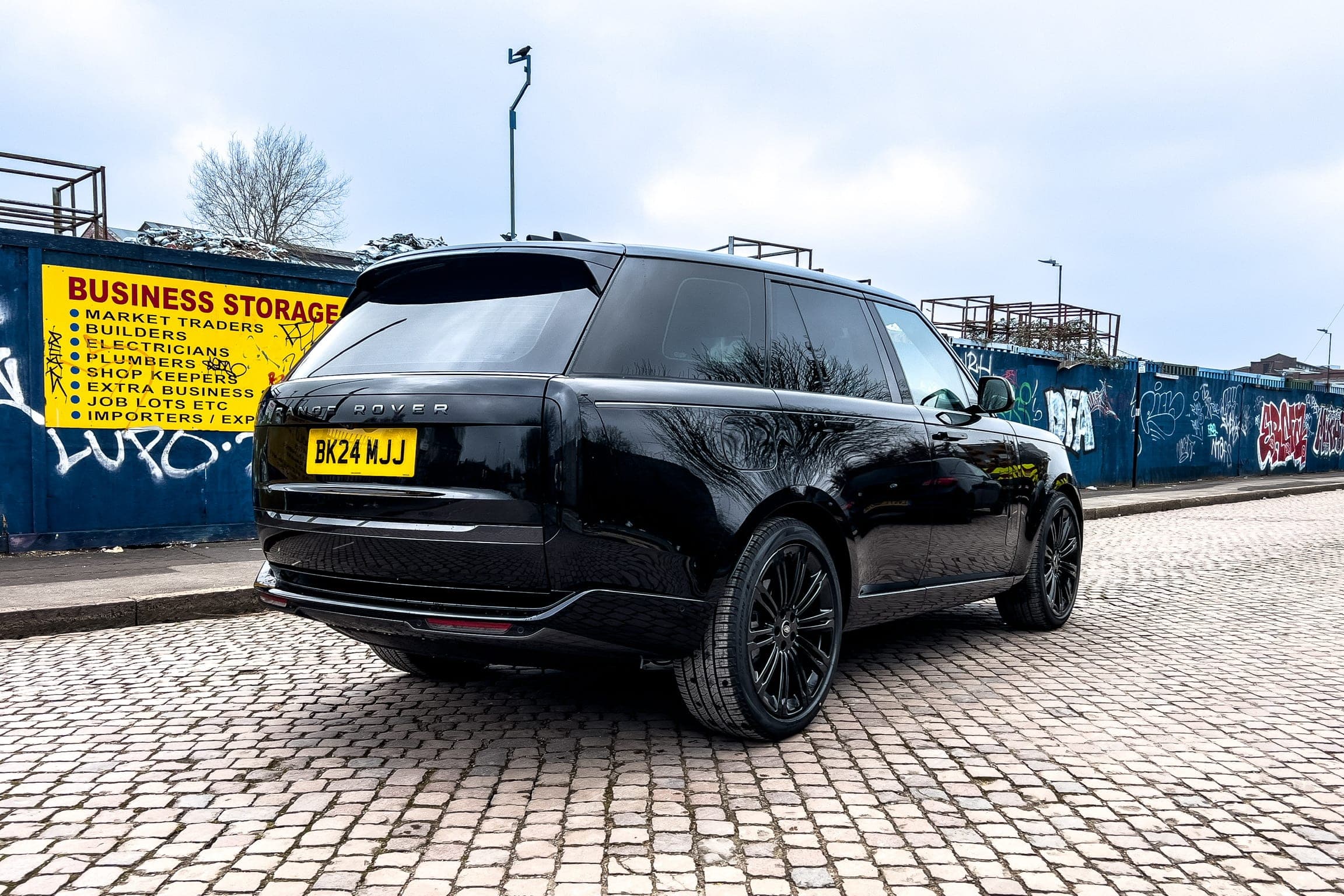 Rear three-quarter view of the black Range Rover Vogue