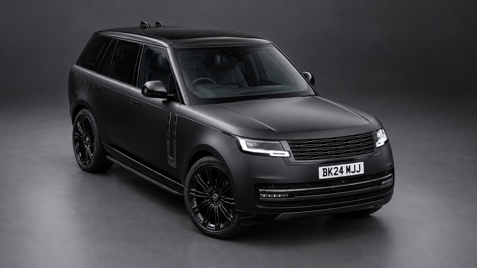 Land Rover Range Rover Vogue — elevated front, studio