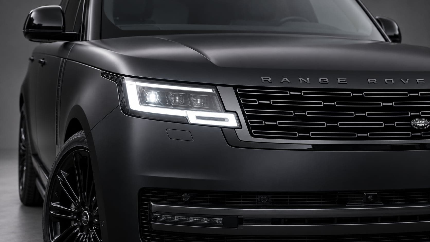 Land Rover Range Rover Vogue — headlight detail