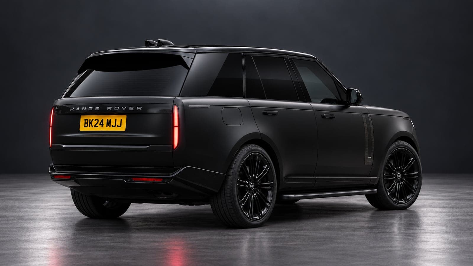 Land Rover Range Rover Vogue — rear three-quarter, studio