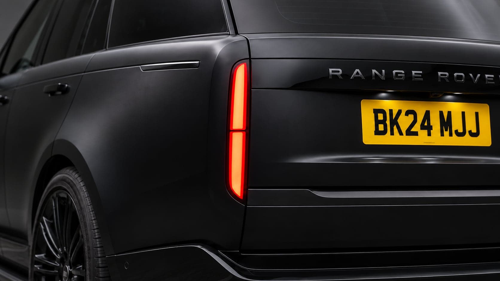Land Rover Range Rover Vogue — rear light detail