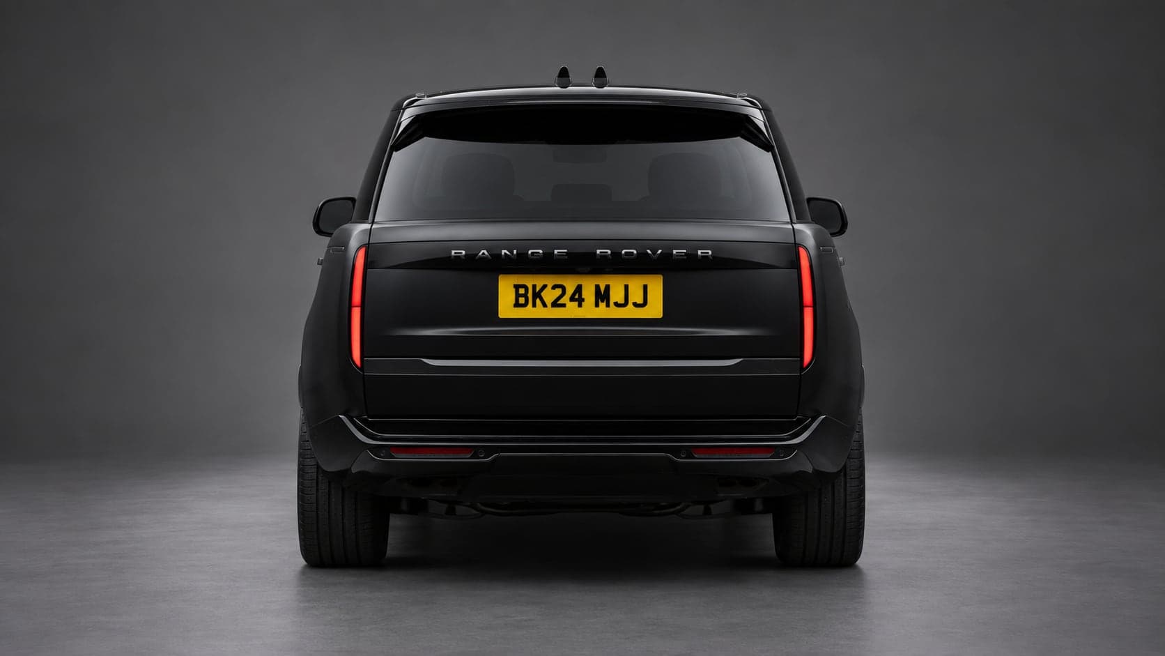 Land Rover Range Rover Vogue — rear, studio