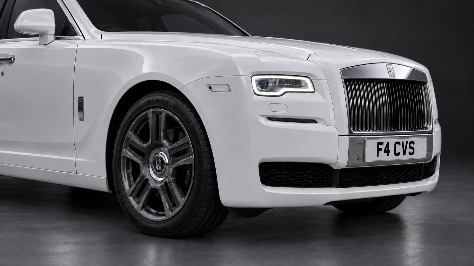 White Rolls-Royce Ghost — wheel detail