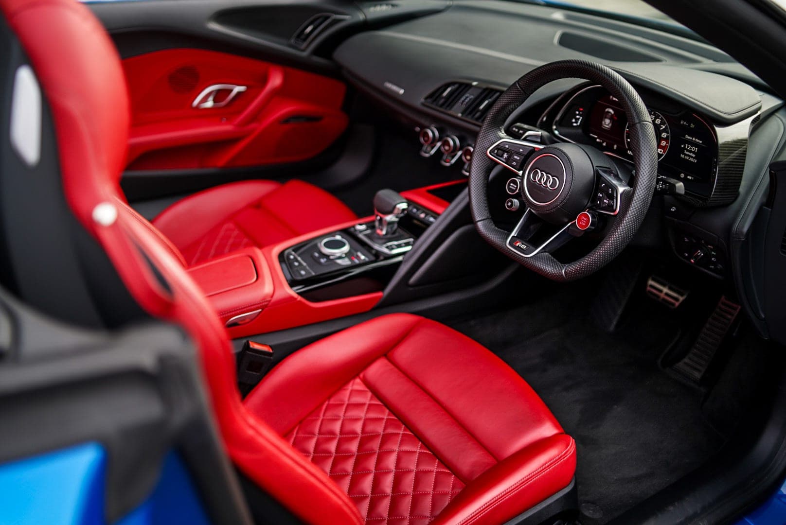 Audi R8 Spyder steering wheel and red quilted seats