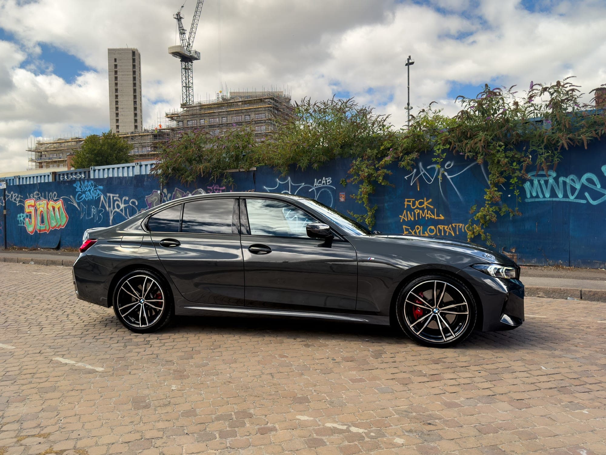 Side profile of the BMW 3 Series M Sport