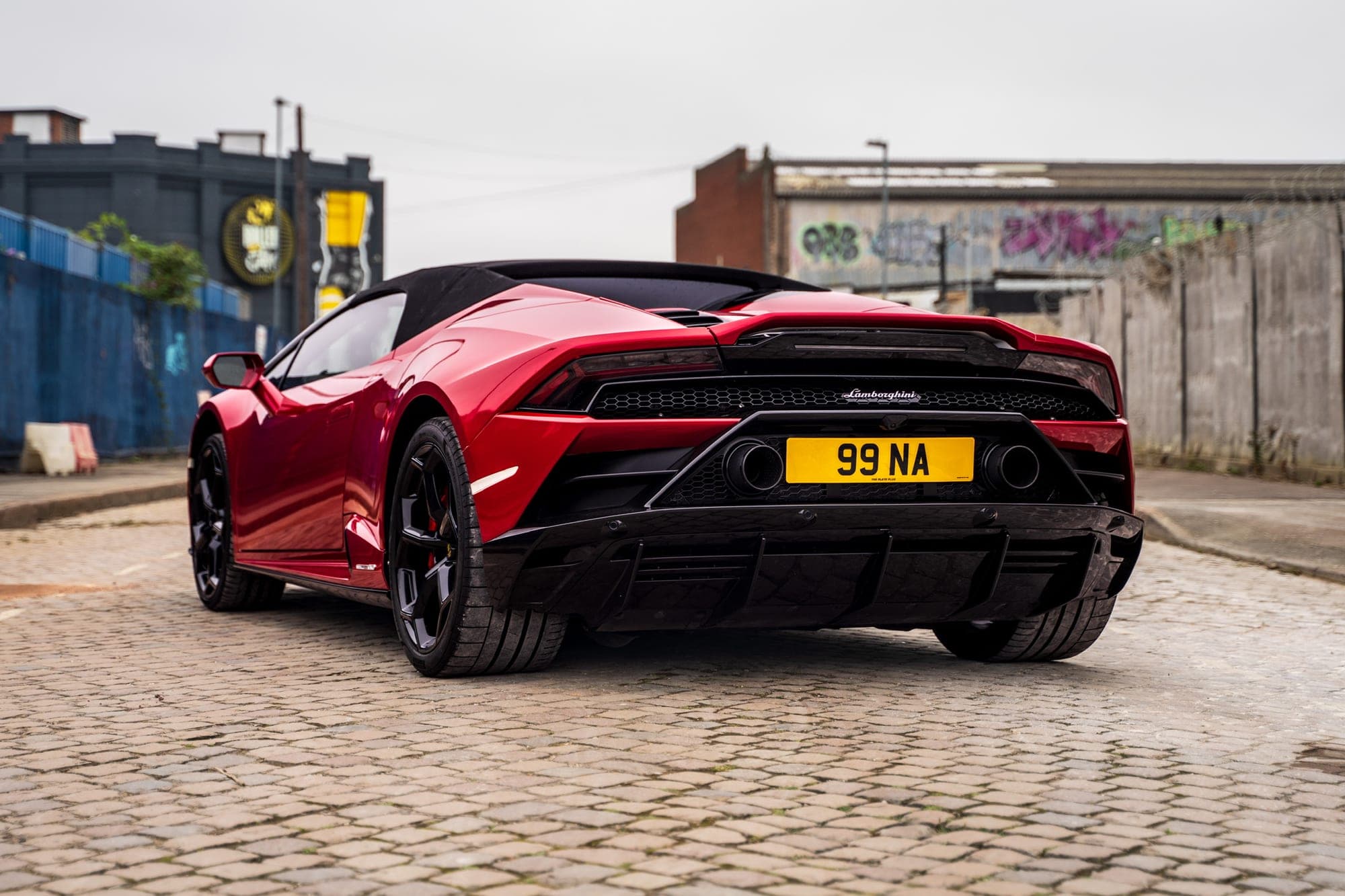 Side profile of the Lamborghini Huracán Evo Spyder