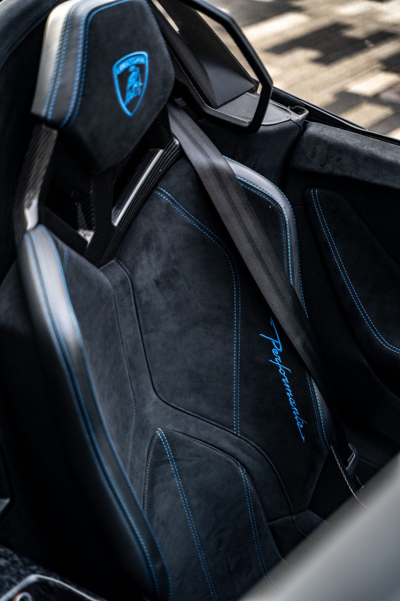 Performante detailing on the Lamborghini Huracán Spyder door