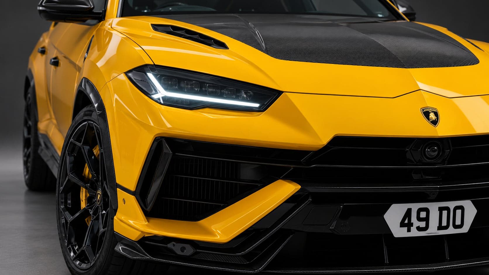Lamborghini Urus Performante — headlight detail