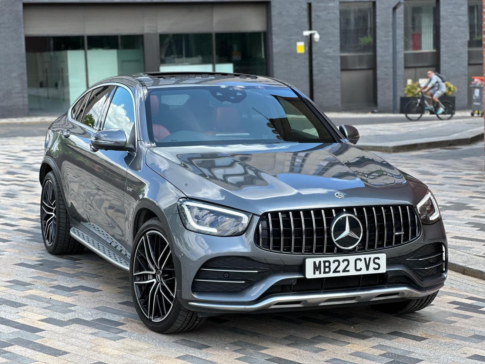 Front three-quarter view of the Mercedes-AMG GLC 43