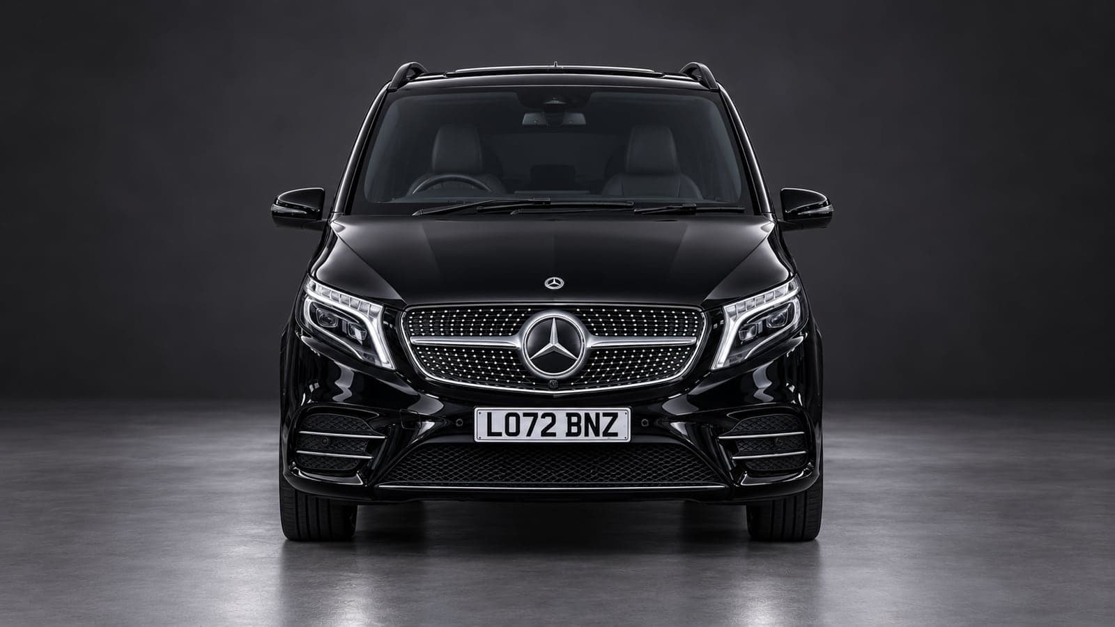 Mercedes-Benz V-Class — head-on, studio