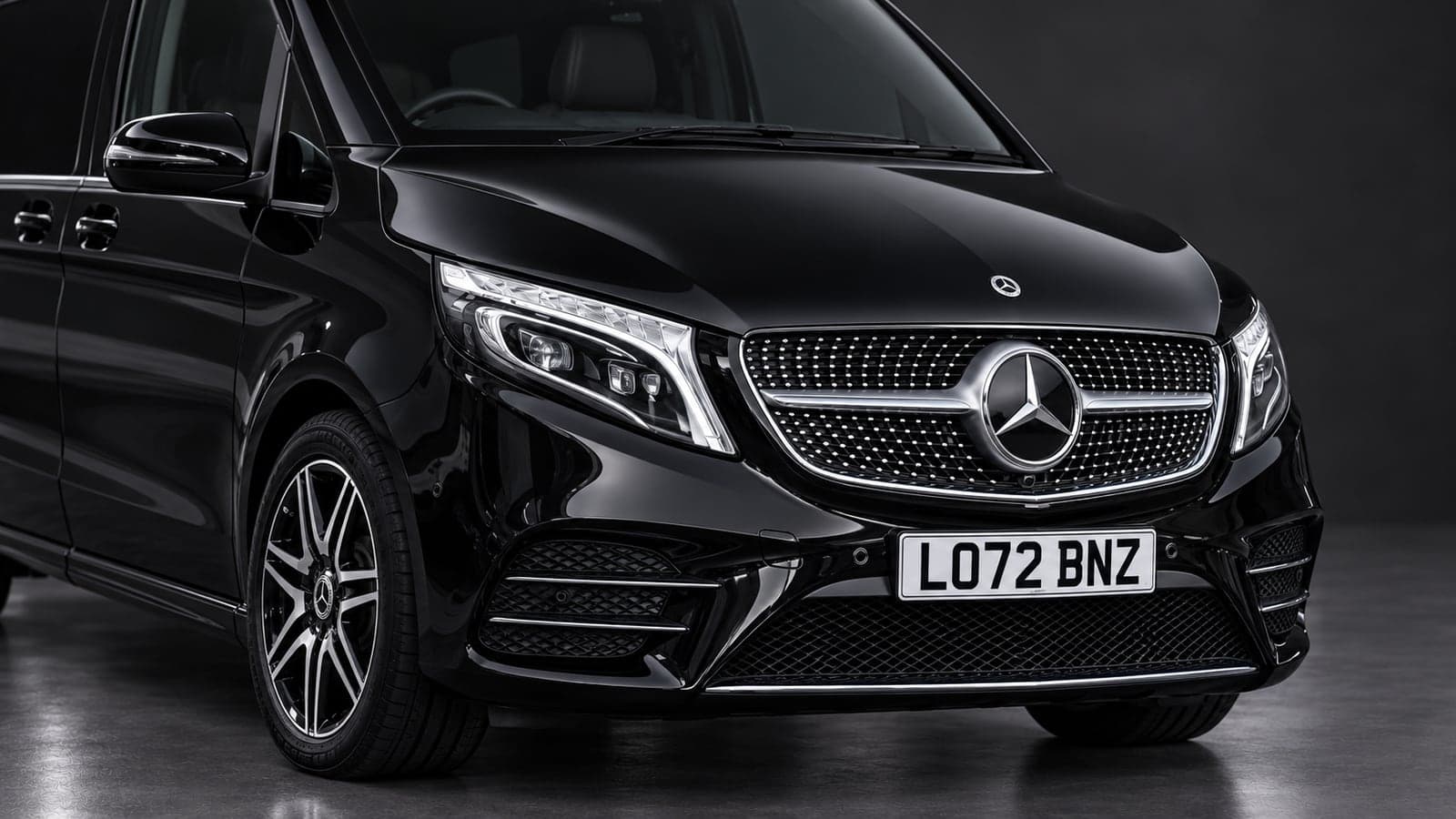Mercedes-Benz V-Class — headlight detail