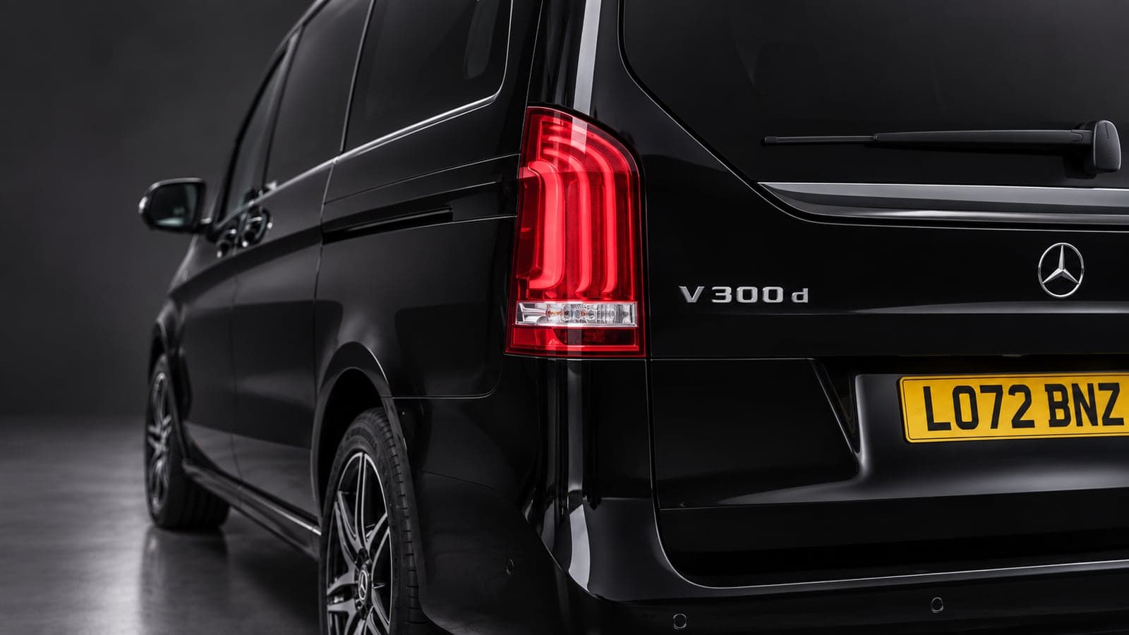 Mercedes-Benz V-Class — rear light detail