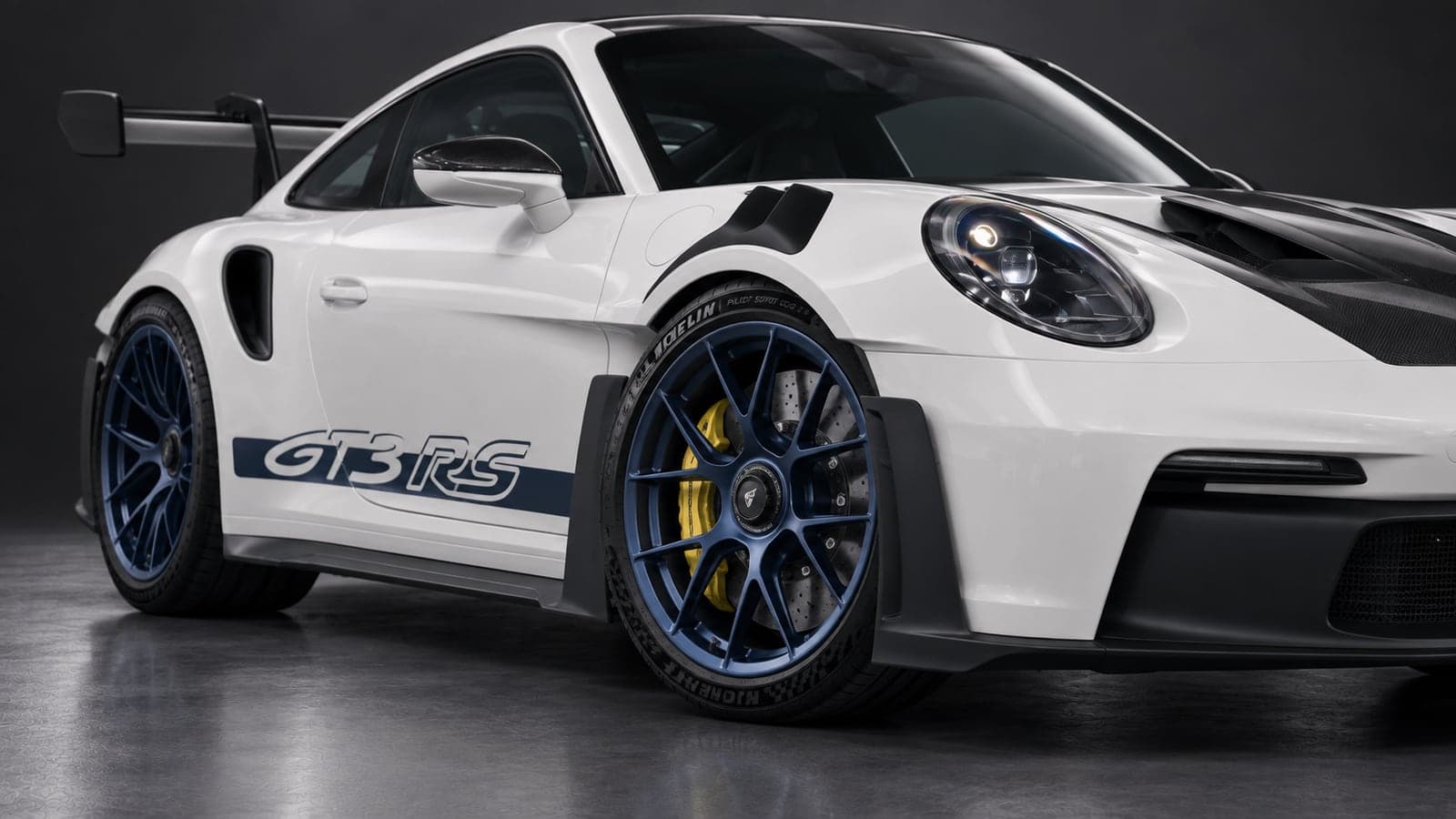 Porsche 911 GT3 RS — centre-lock wheel detail