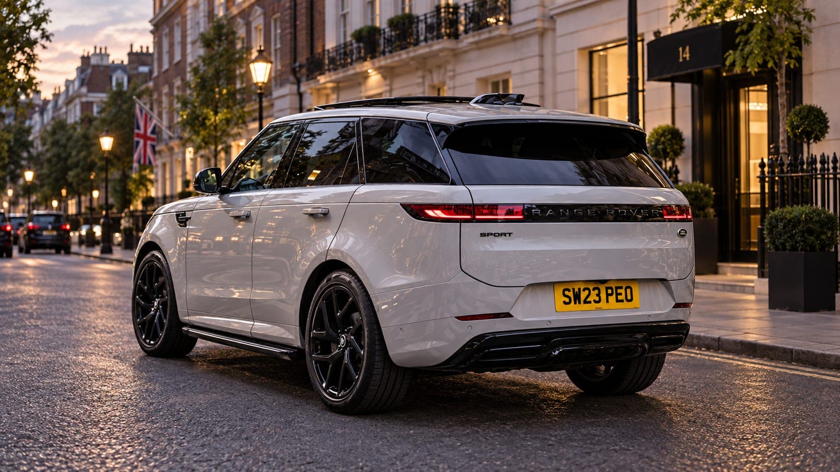 Range Rover Sport on a Mayfair street