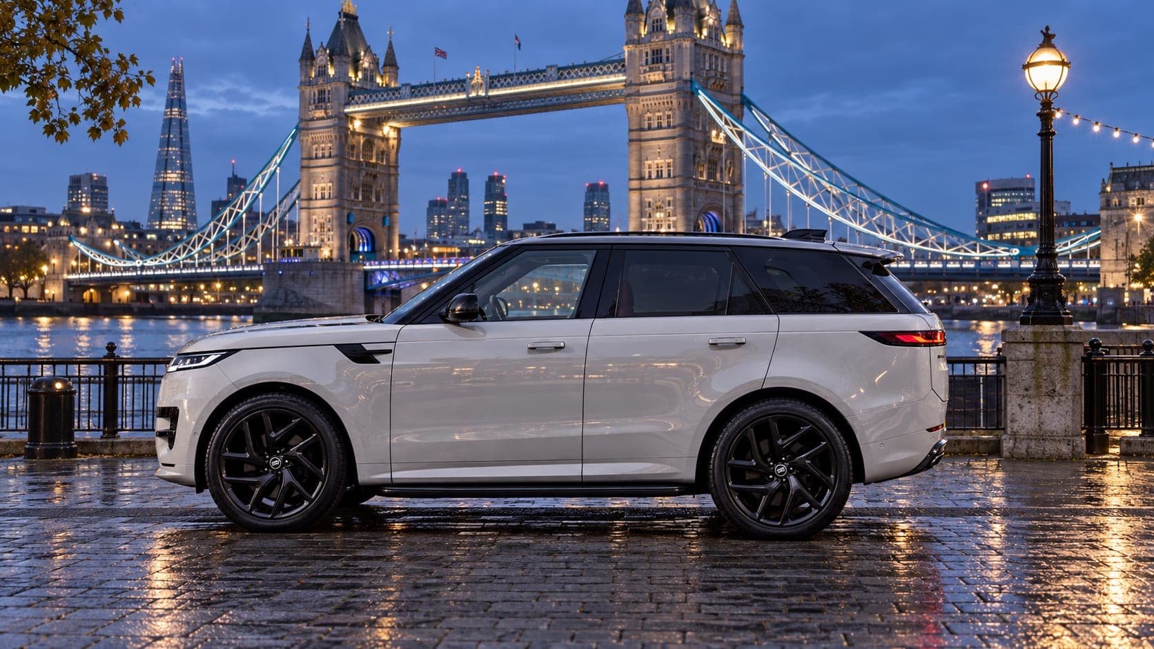 Range Rover Sport by Tower Bridge