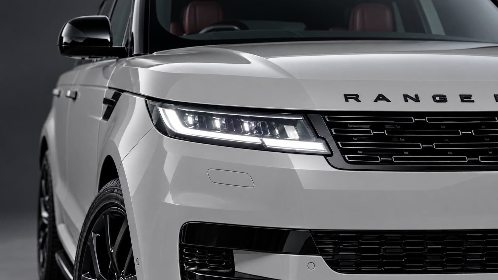 Land Rover Range Rover Sport — headlight detail