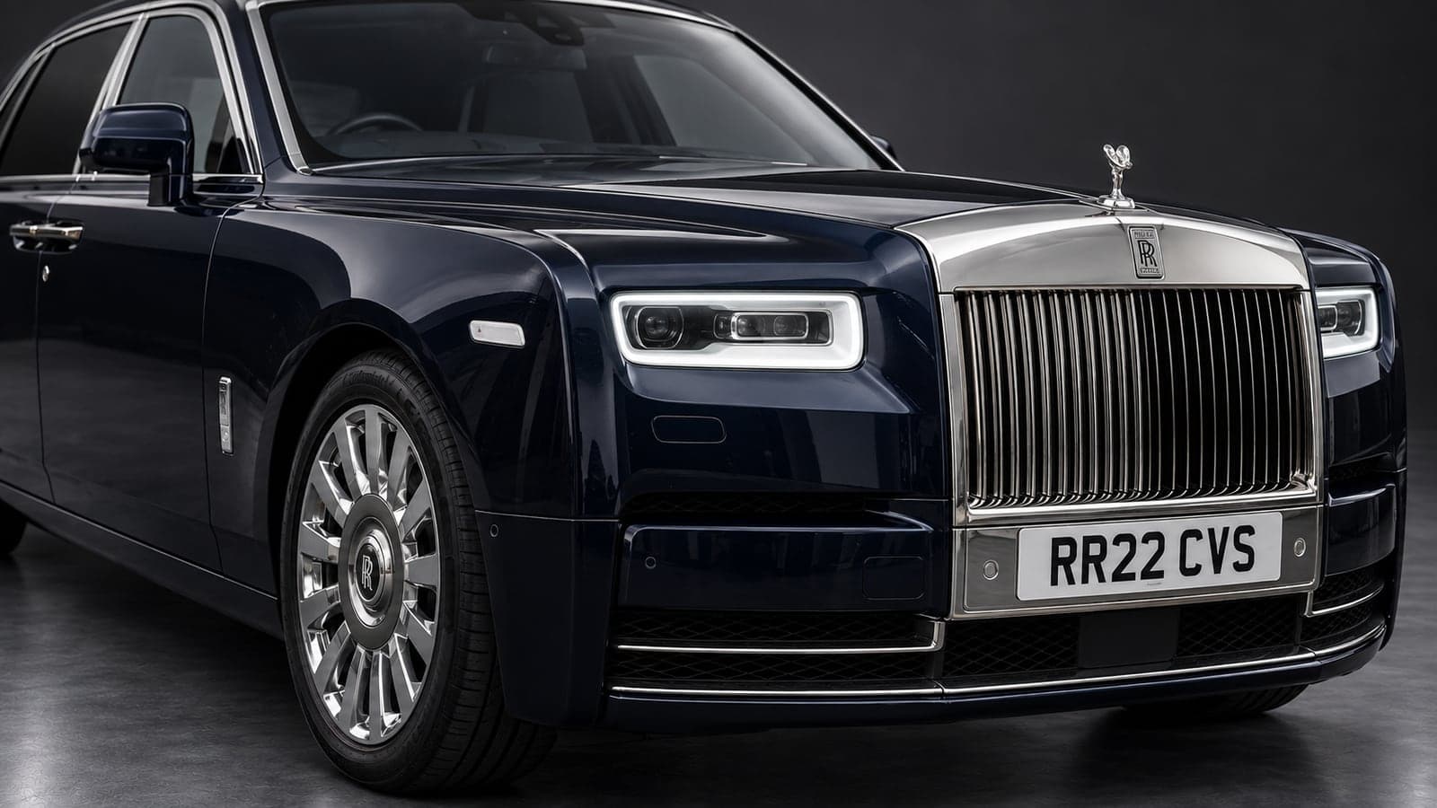 Rolls-Royce Phantom — headlight detail