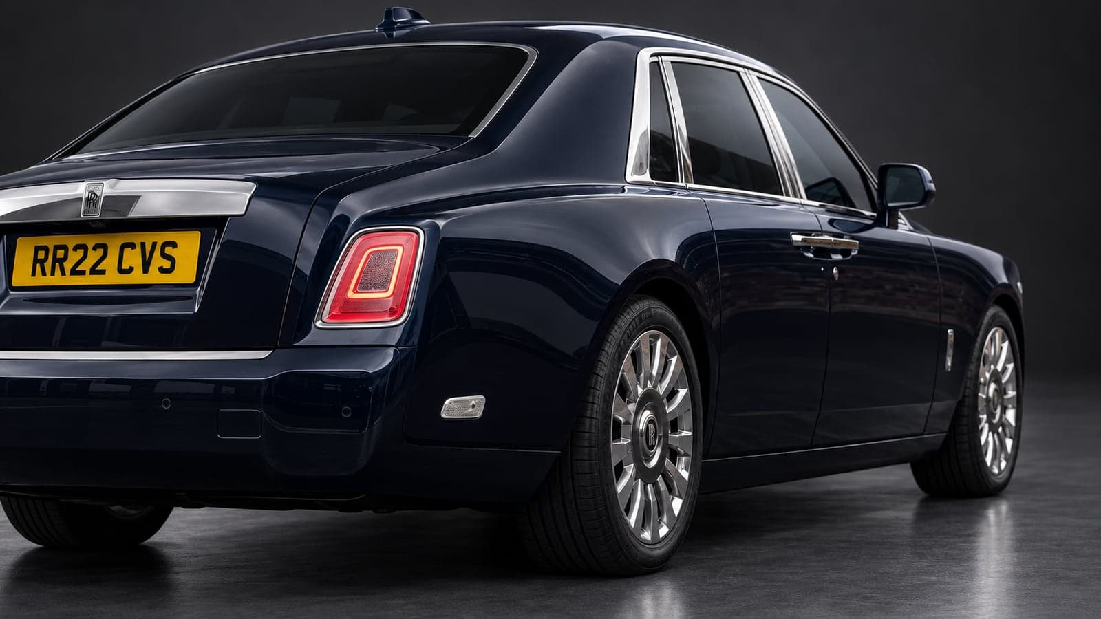 Rolls-Royce Phantom — rear light detail